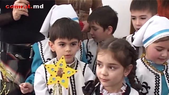 Группа воспитанников детсада №7 Комрата исполнили новогодние колядки для руководителей муниципия смотреть онлайн