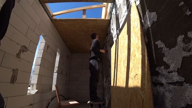 Монтаж крыши на пристройке. Утепление потолка. Потолок из OSB плит. смотреть онлайн