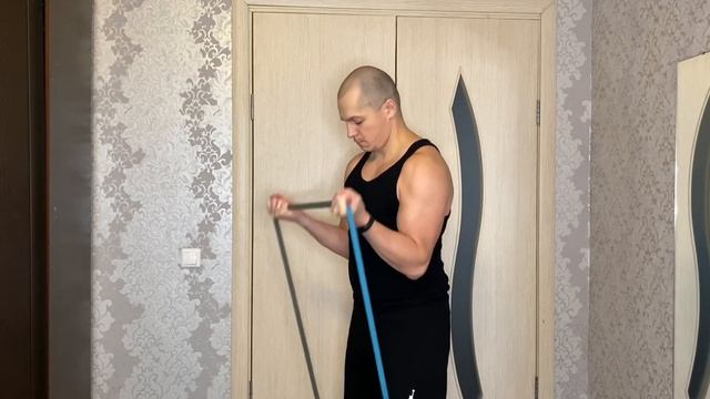 Тренируем бицепс дома. Два варианта, четыре упражнения. Так сможет каждый! смотреть онлайн