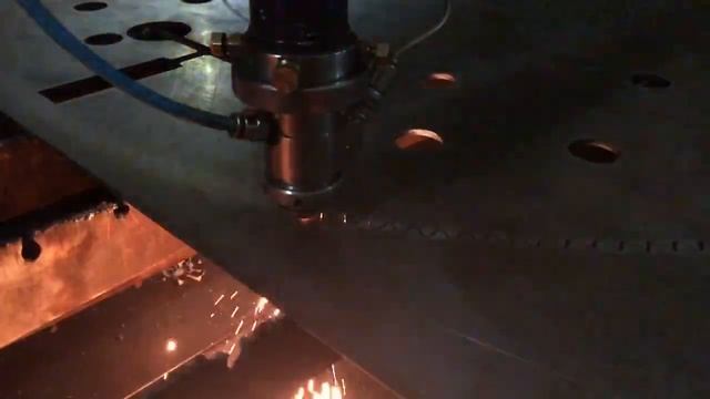 Автоматический лазерный раскрой металла вырезание смотреть онлайн