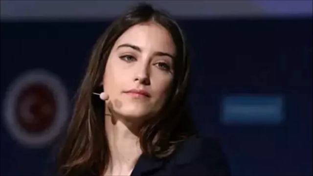 Se emitió una absolución para Hazal Kaya. смотреть онлайн