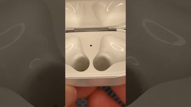 Чистка AirPods смотреть онлайн
