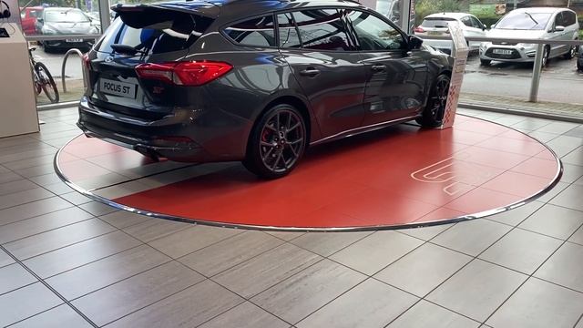 Hendy Ford Store Eastleigh - Ford Focus ST Estate Automatic смотреть онлайн