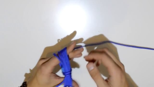 Паракорд Плетем "Кулак обезьяны" (Paracord How to make a Monkey Fist ) смотреть онлайн