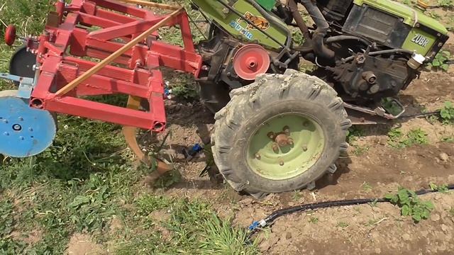 Культивация и окучивание картофеля по капельной ленте смотреть онлайн