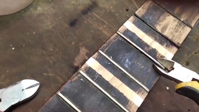 отреставрировал дедушкину гитару, полуакустическую луначарку. смотреть онлайн