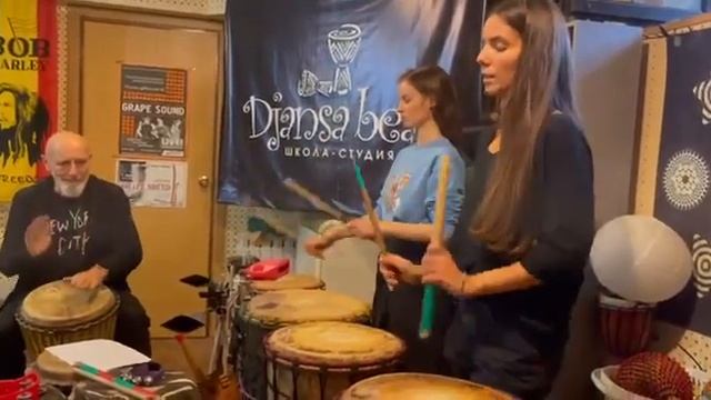 Видео из студии. Занятия по африканским барабанам Djansabeat в г. Ростов-на-Дону в 2023 году. смотреть онлайн