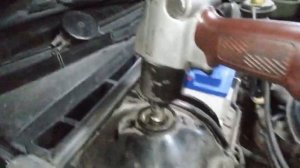 Audi 80 замена пыльников и отбойников на передних стойках.