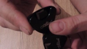 держатель для медиатора на гитару