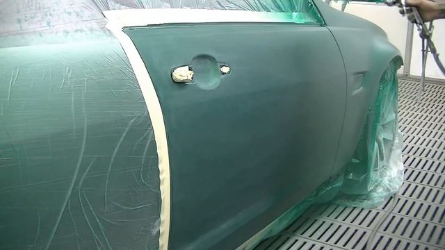 VE SS Commodore "Poison Ivy Green" Spray Painting смотреть онлайн