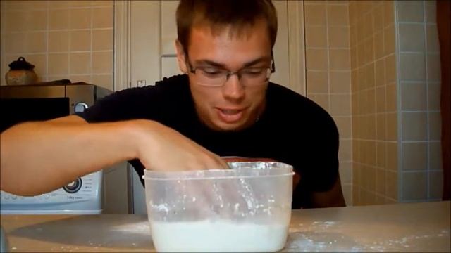 DIY:НЕНЬЮТОНОВСКАЯ ЖИДКОСТЬ!!!!!! / Как сделать неньютоновскую жидкость? смотреть онлайн