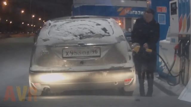 Поджог. Девушка решила проверить что будет. смотреть онлайн