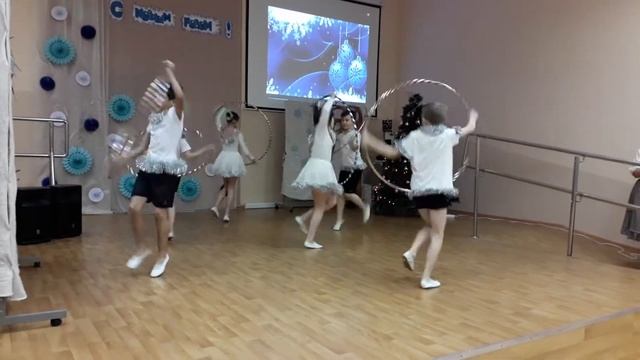 Обруч Морозова Анна Пластика грация красота. С Новым 2020 Годом! смотреть онлайн