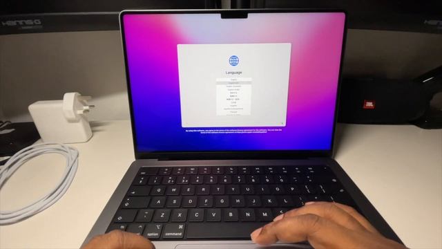 ලක්ෂ හතක් වටින අලුතින්ම ආපු Apple Macbook Pro - M1 Pro UNBOXING! смотреть онлайн