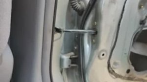 Ремонт дверного фиксатора. БЕСПЛАТНО(не фиксируется дверь в положениях).Toyota Mark 2 110кузов.