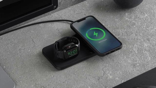 This Dual Apple Watch + iPhone Charger Is Different... смотреть онлайн