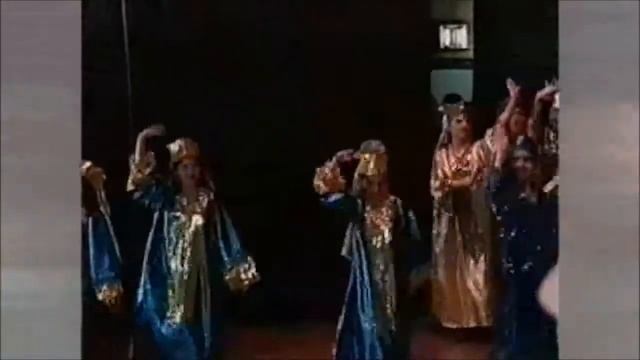 Малика Калантарова и ее ученики танцуют бухарский танец. 1996 год. (New York) Часть 1. смотреть онлайн