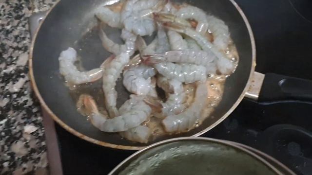 Как приготовить Креветки?? Жареные Креветки вкусно и быстро!Рецепт сочных жареных Креветок! смотреть онлайн