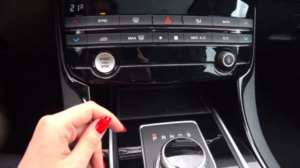 Jaguar XE - твой первый дикий котик? Обзор и тест-драйв на Ягуар XE