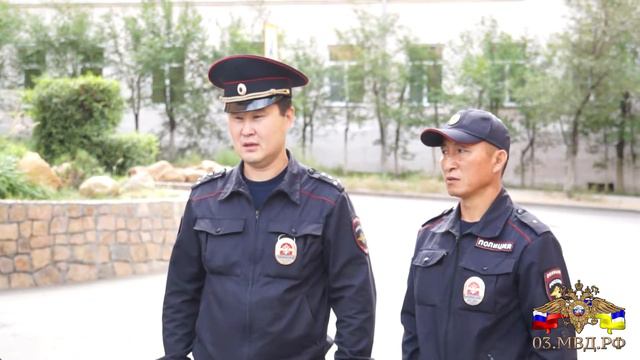 В Улан-Удэ полицейские потушили загоревшийся автобус с пассажирами смотреть онлайн