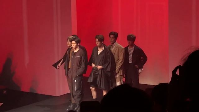 9x9 (Thanapob Focus) - BIFW 2018 - Hive life x Greyhound Original The Unofficial Show смотреть онлайн