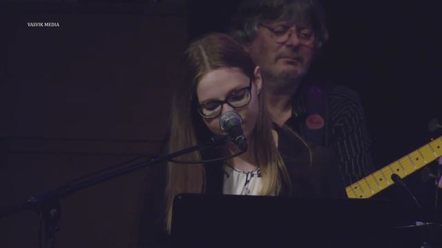(2263) Amy Berge: When I'm in a hurricane смотреть онлайн