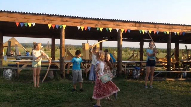 Сборы Медвежьей заставы. Постановка с песней и шашками. смотреть онлайн