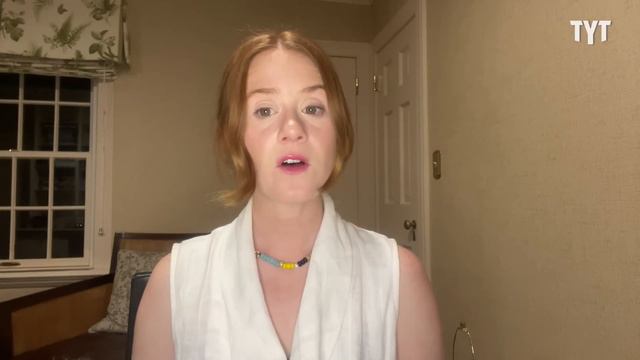 TikToker MOCKS Trump Over Mar-A-Lago Raid смотреть онлайн