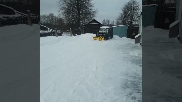 Самодельная лопата из бочки на уаз. Уборка снега смотреть онлайн