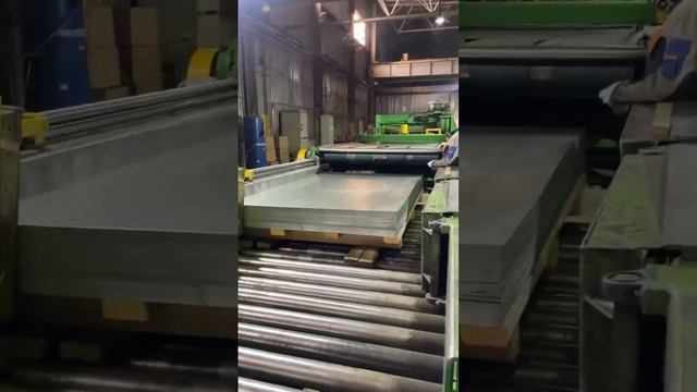Резка рулонной стали на листы в Москве на заводе ДЗМ смотреть онлайн