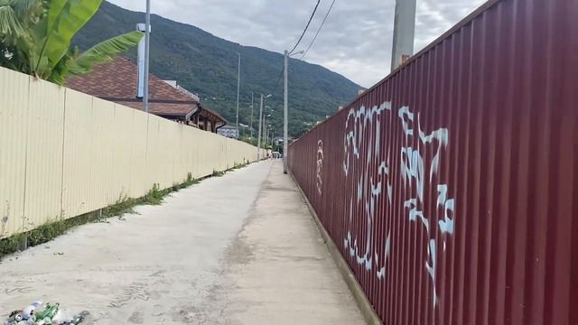 Гагра. Пешком от Пляжа Аквамарин до нашей Абхазской Усадьбы. смотреть онлайн