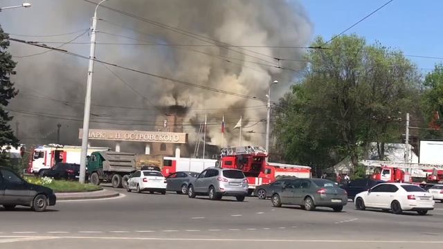 В парке им. Островского Ростова загорелся ресторан «Тамада»