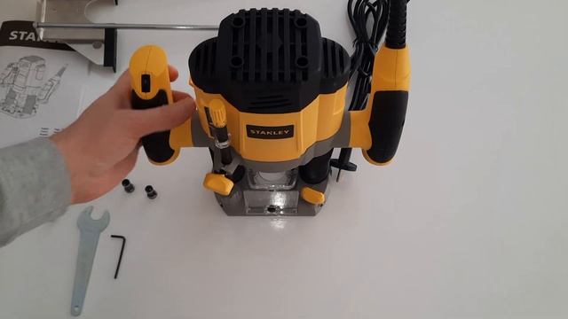 STANLEY SRR1200 Freze (Stanley SRR1200 Plunge Router)