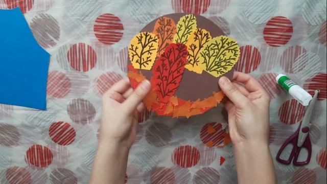 Делаем осеннюю поделку "Лесной домик". Мастер-класс для мам и детей. смотреть онлайн