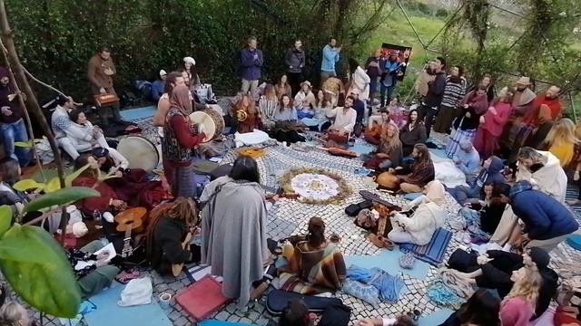 Manu (Semilla Resonante) - Hare Krishna Maha Mantra смотреть онлайн