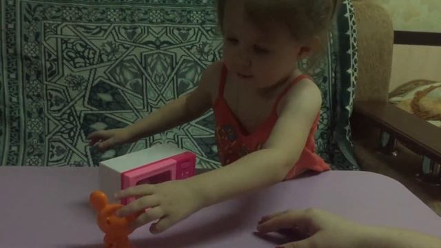 Unboxing toys. Микроволновая печь для кукол. Видео для детей смотреть онлайн