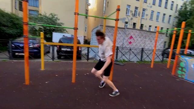 Паркур и фриран Движуха на Горьковской площадке - Паркур влог смотреть онлайн