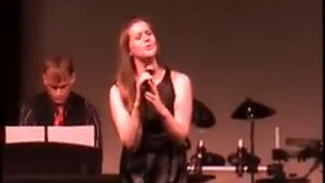 Ally Dixon sings "The Climb" смотреть онлайн