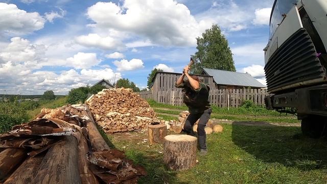 Манипулятор в сельской местности. Колка дров с Батей.Отпуск а деревне. смотреть онлайн