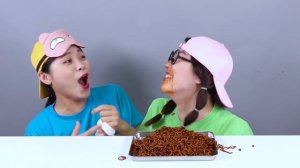 Огненная лапша Черная лапша Мукбанг ДОНА DONA