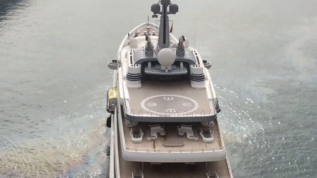 Yacht Eclipse goes to sea))яхта Eclipse выходит в море из порта Барселоны смотреть онлайн