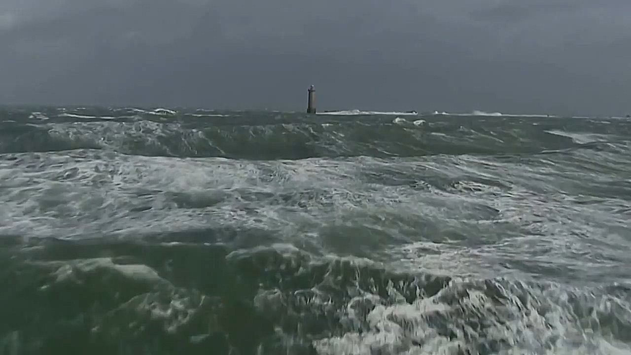 Красивый шторм.mp4 смотреть онлайн