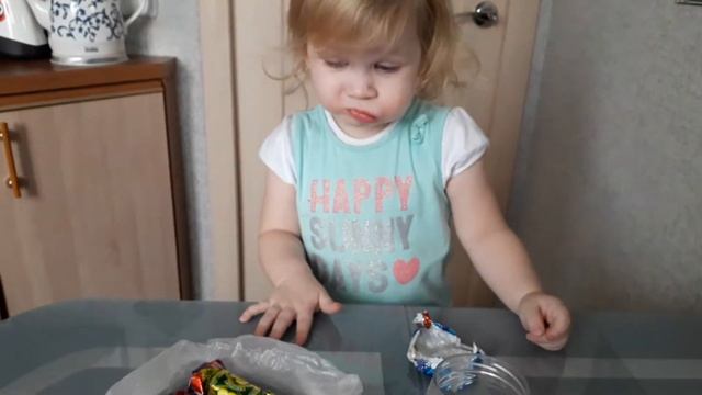 Разверни конфетки/игры на мелкую моторику/игры с фольгой