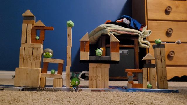 (Old Video) Angry Birds Seasons: Ham-o-Ween смотреть онлайн