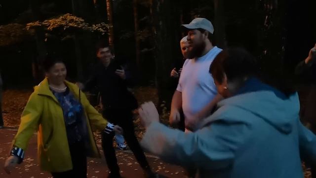 Измайловский пятачок, частушки под гармонь. Тёплая осень смотреть онлайн