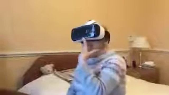 When Elderly React to Virtual Reality! смотреть онлайн
