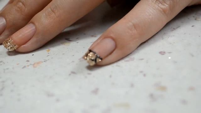 Как накрасить френч из блёсток. Дизайн ногтей. смотреть онлайн
