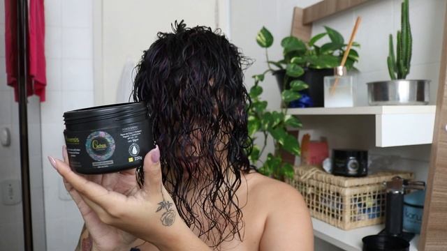 ROTINA COMPLETA USANDO A LINHA ARVENSIS CACHOS NATURAIS [LOW POO] - Tamires Maia смотреть онлайн