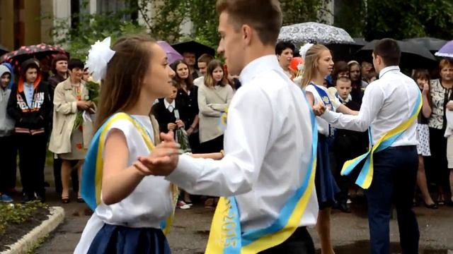 Выпускной вальс 11 класс [Трогательные моменты!] | Elfoto Studio смотреть онлайн