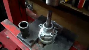 Насос ГУР и его клапан